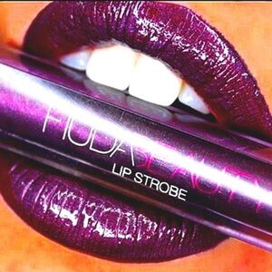 🎃🐈‍⬛Moody Huda Beauty Lip Strobe